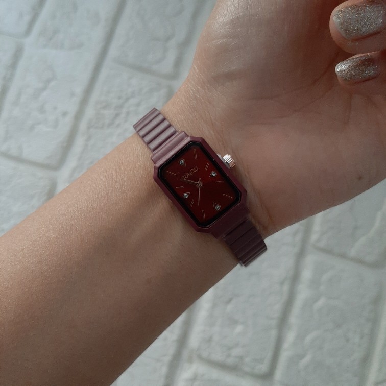 خرید ساعت زنانه مربعی نایدو بند ریلی | مدل مینیمال رنگی ترند ۲۰۲۶| کد ۵۰۹ - تصویر 6