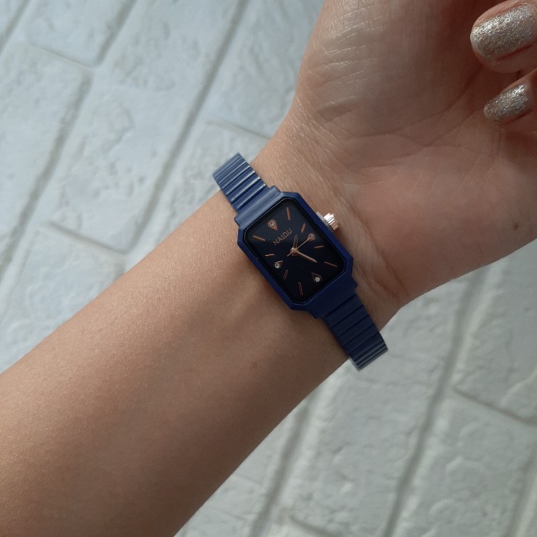 خرید ساعت زنانه مربعی نایدو بند ریلی | مدل مینیمال رنگی ترند ۲۰۲۶| کد ۵۰۹ - تصویر 3