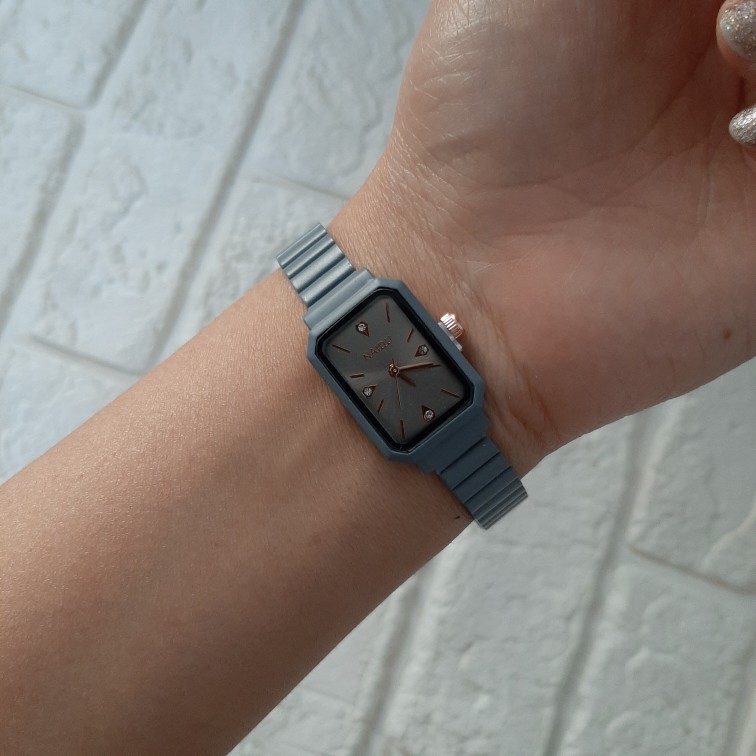 خرید ساعت زنانه مربعی نایدو بند ریلی | مدل مینیمال رنگی ترند ۲۰۲۶| کد ۵۰۹ - تصویر 4